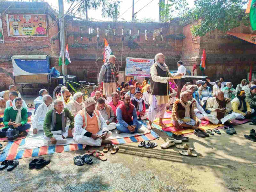 नौ सूत्री मांगों के समर्थन में महागठबंधन का धरना प्रदर्शन 